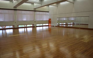 1階実習室(床:鏡あり)