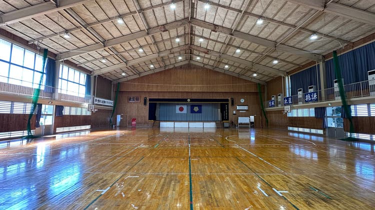 東間小学校 体育館の写真1