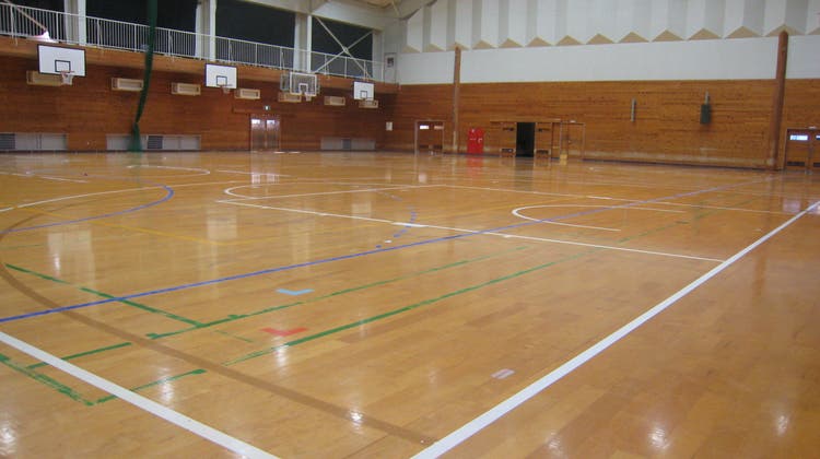 第一中学校 体育館の写真1