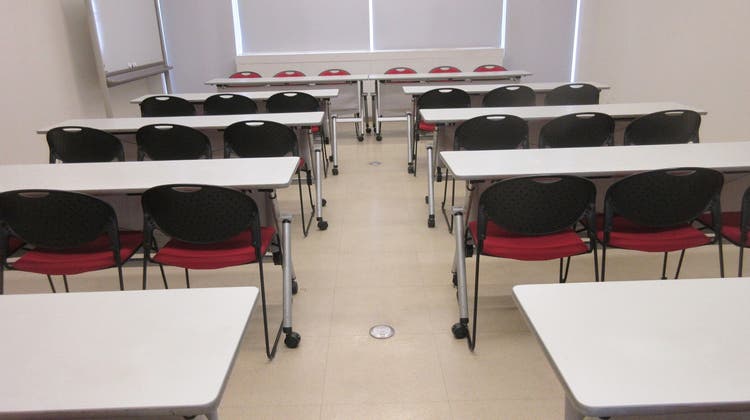 会議室(2)学校形式の写真1