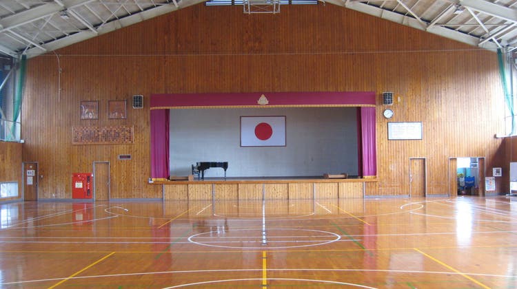 第三中学校 体育館の写真1