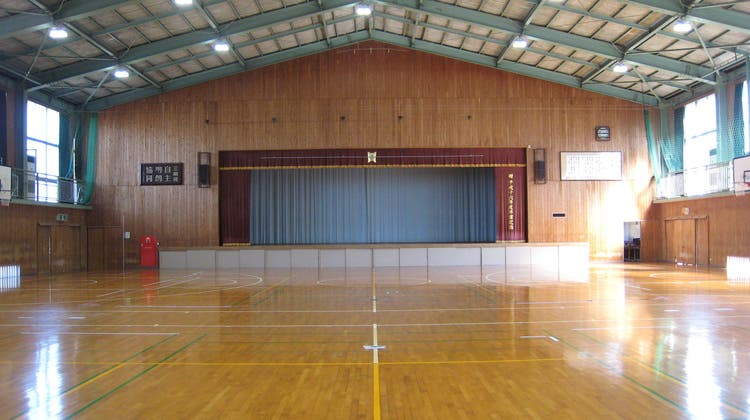 第二中学校 体育館の写真1