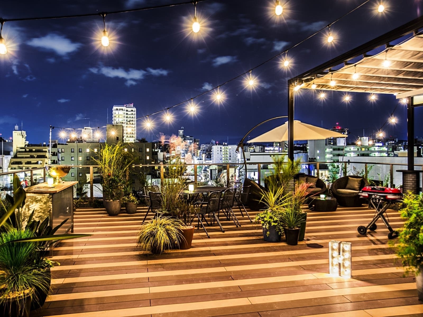 H-ROOFTOP福岡天神の内観