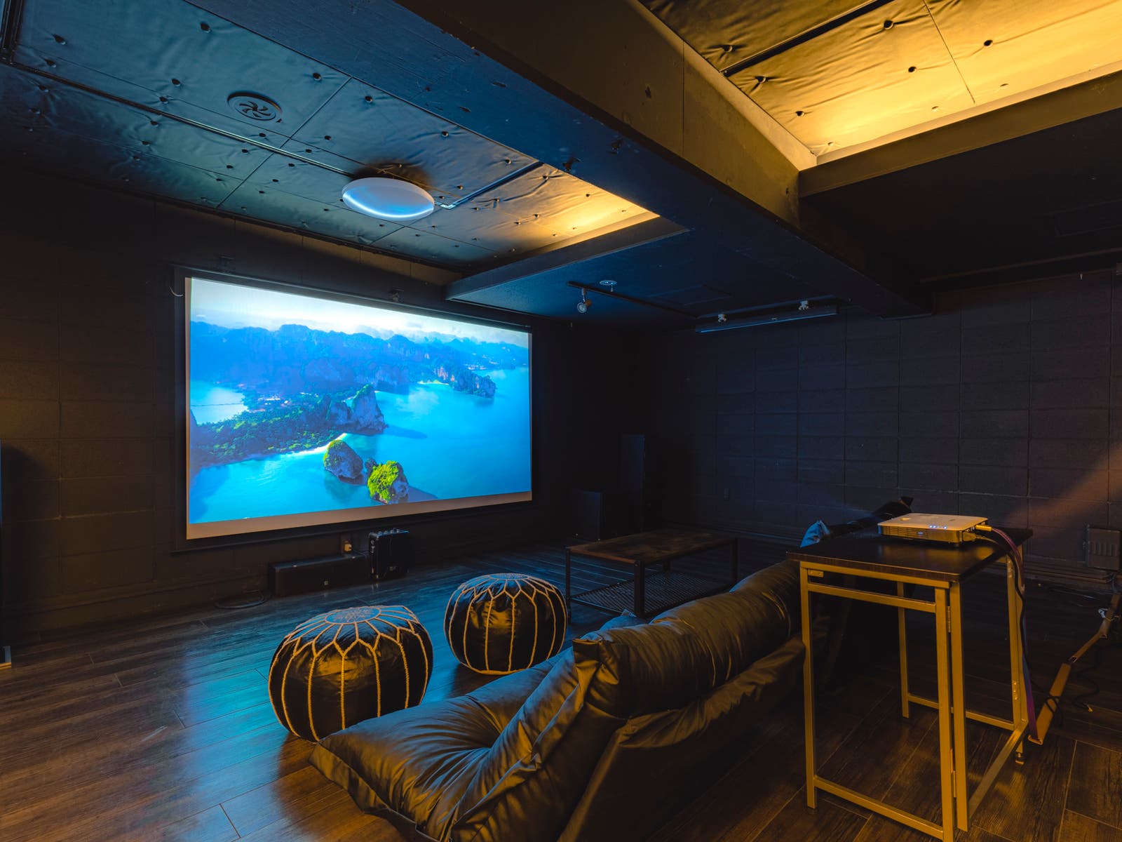 ギャラリーあるかぶるの内観