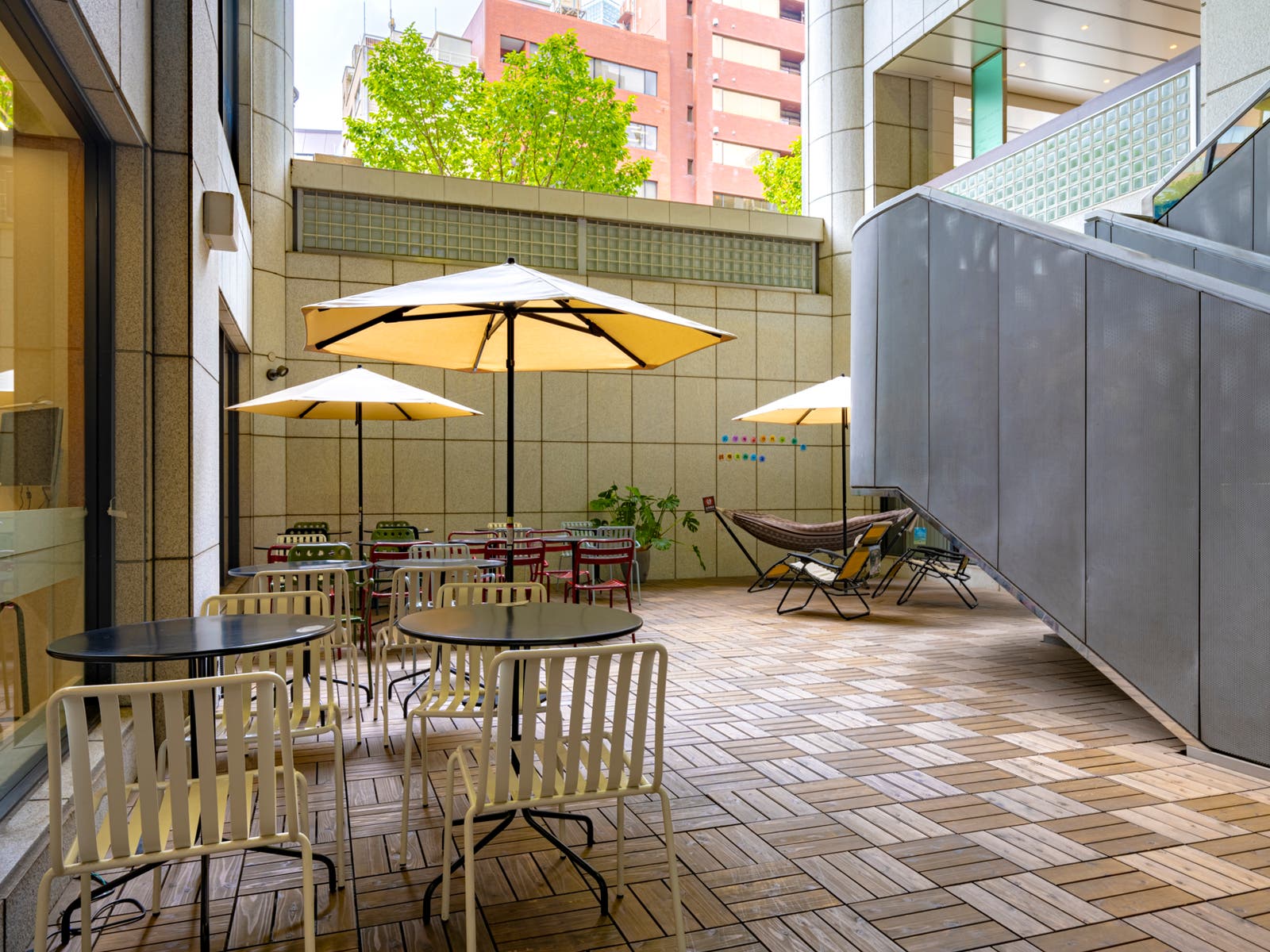 LULLTECHBEACH-Terrace渋谷の内観