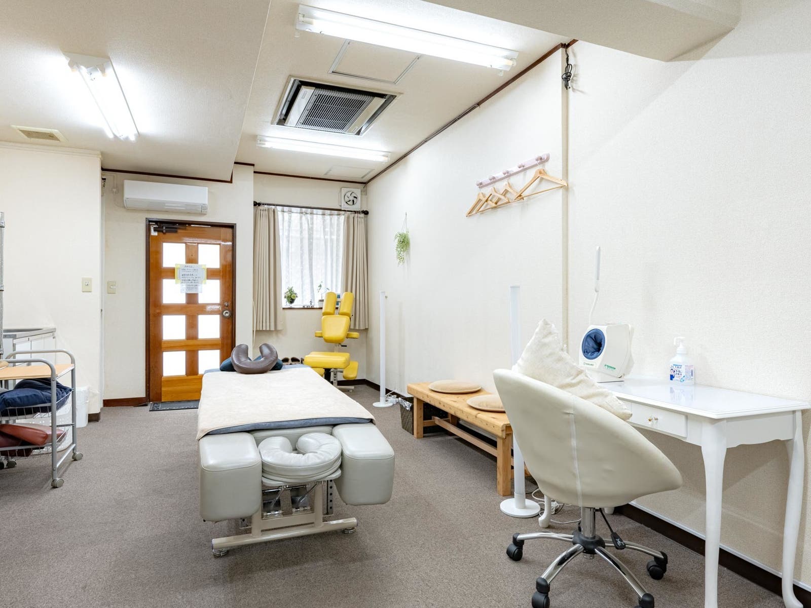 ARKサロン大久保の内観