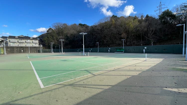 テニスコートの写真1