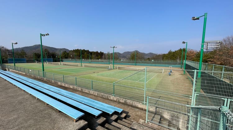 テニスコートの写真1
