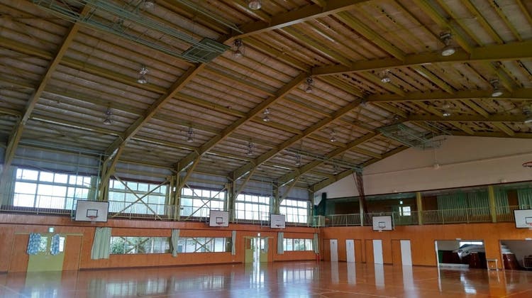 東中学校体育館の写真1