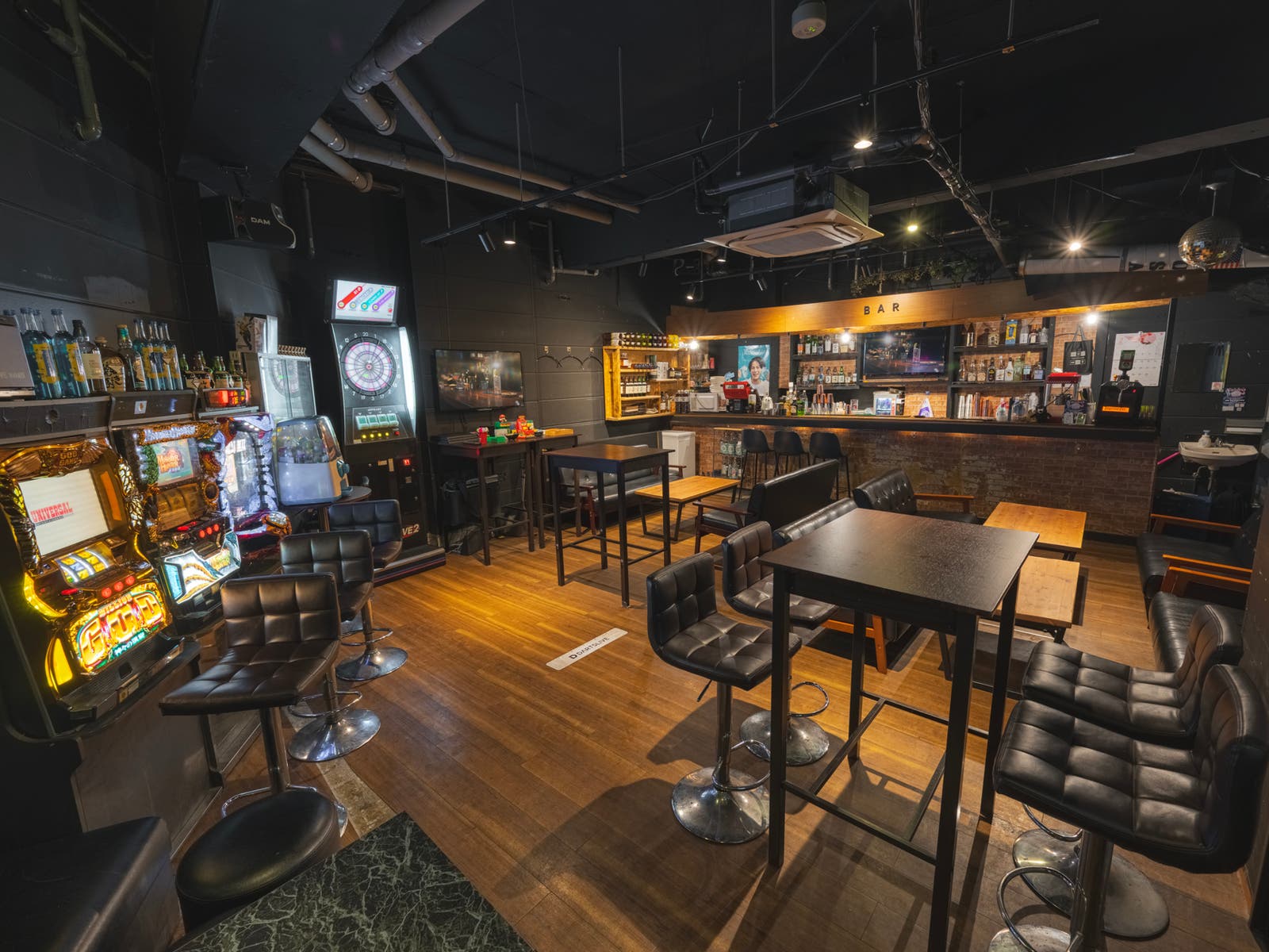 ShotBar-MAOMUGEN池袋の内観