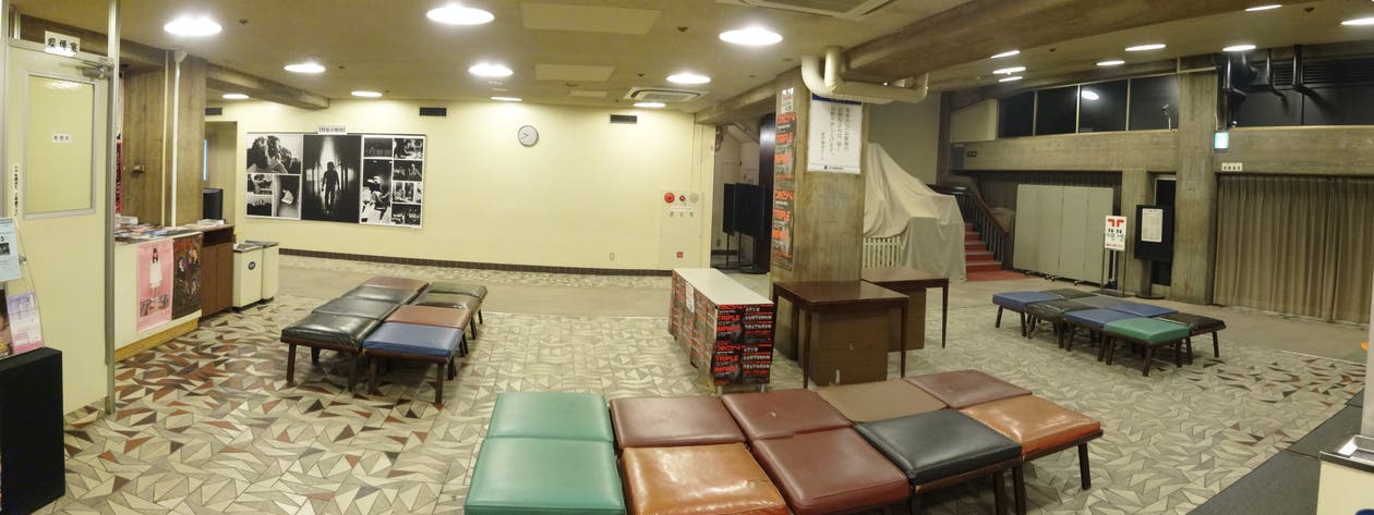 紀伊國屋ホール 新宿駅から徒歩5分 開放感の