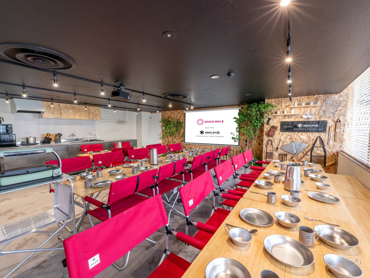 SpemoCAMP大阪梅田の内観