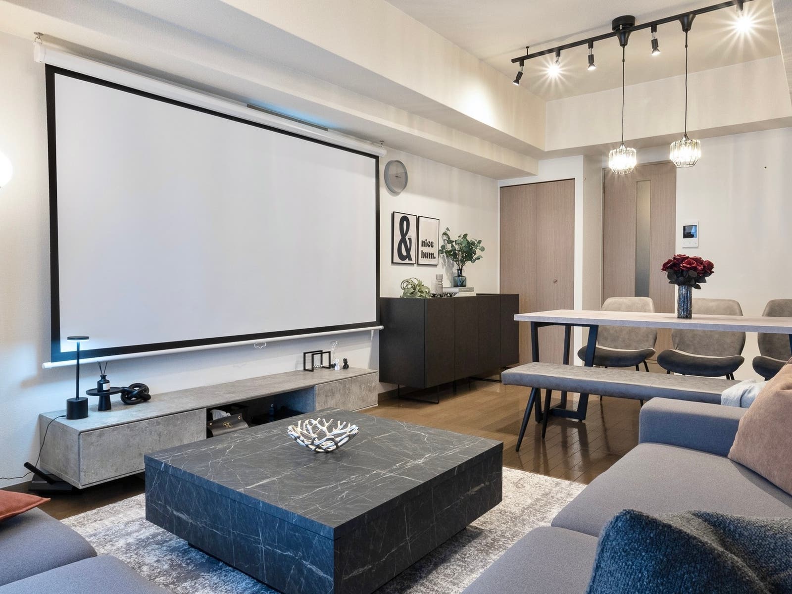 Classy梅田の内観