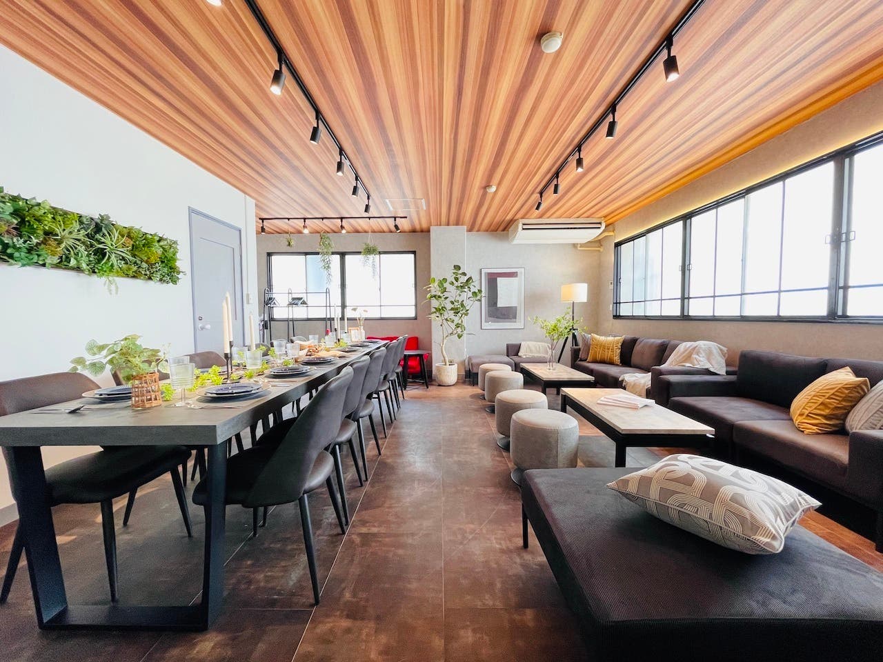 グランスター梅田の内観