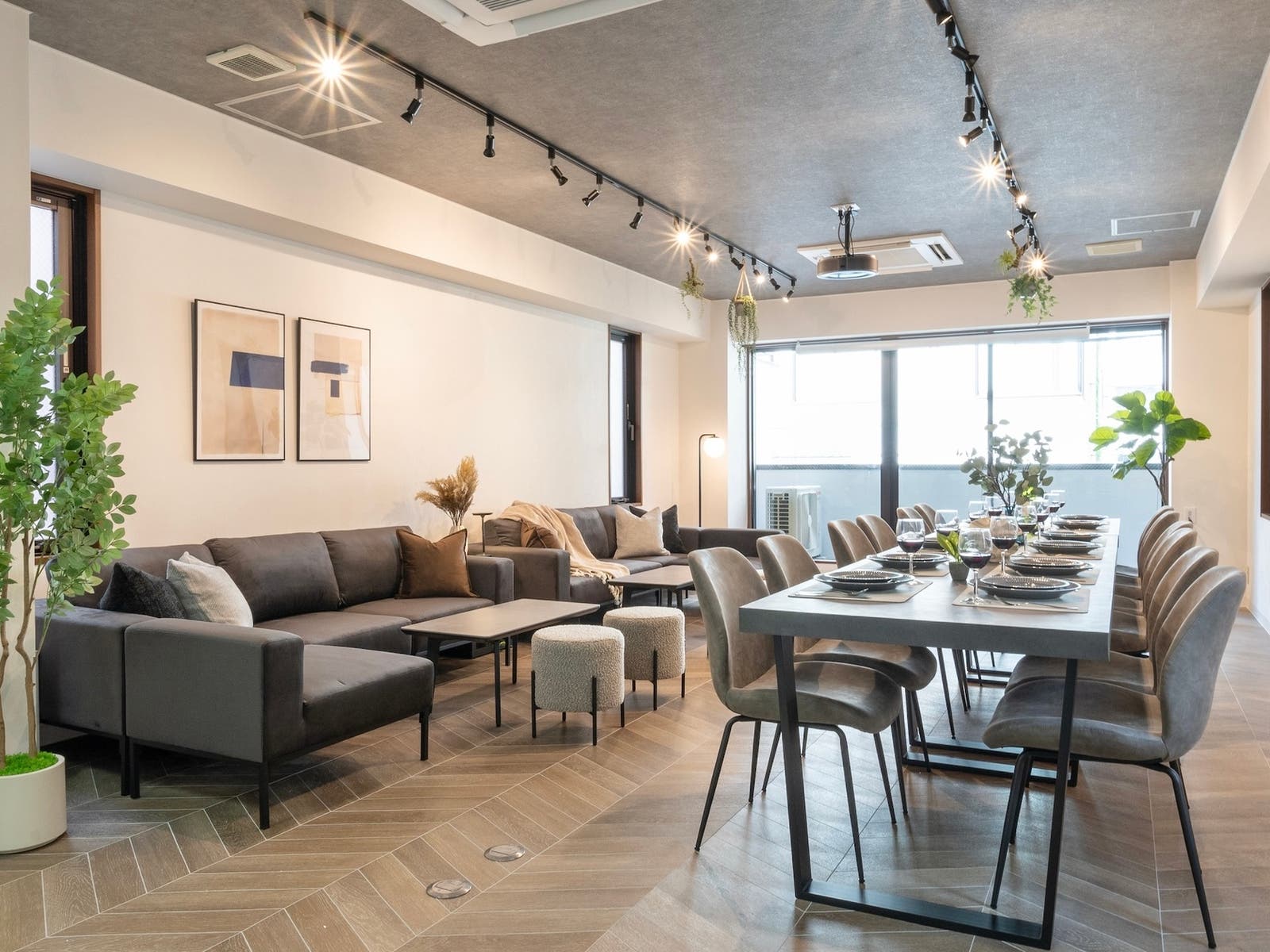 グランスター新宿御苑の内観