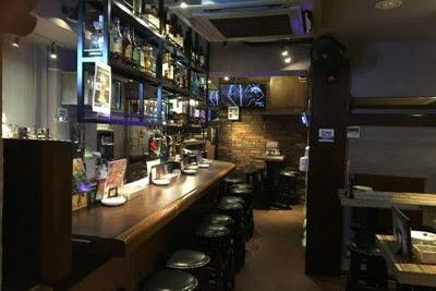 飯田橋駅東口徒歩30秒 木目調の落ち着いた雰囲気のバーを貸し切ってパーティーしよう スペースマーケット