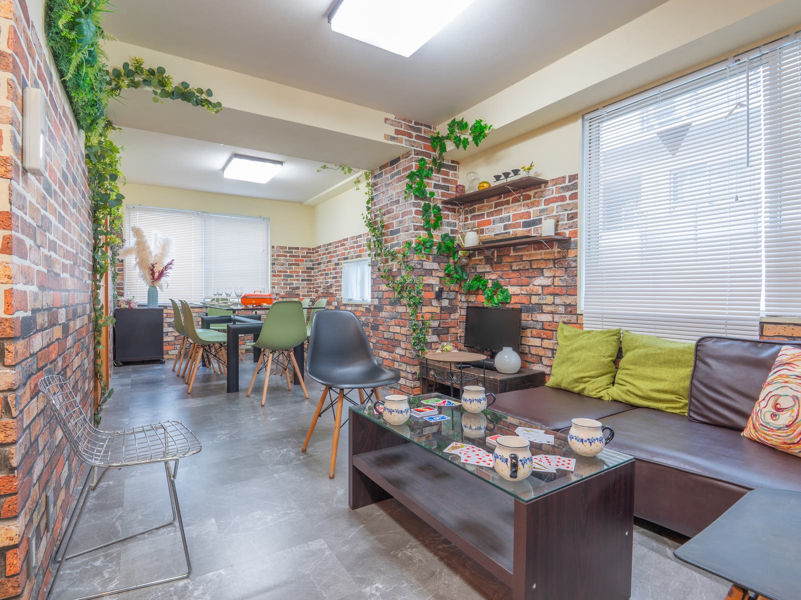 LIVING三鷹の内観