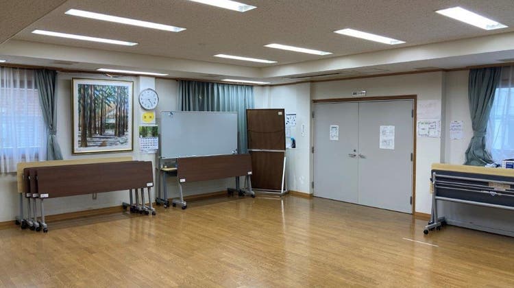 1階地域活動コーナー(ホール)+調理室の写真1