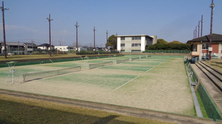 テニスコートの写真1