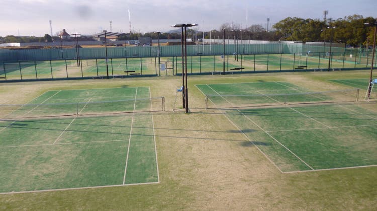 テニスコートの写真1