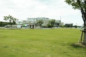 芝生広場