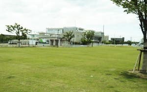 芝生広場