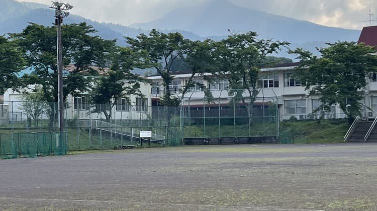 須山中学校グラウンドの写真1