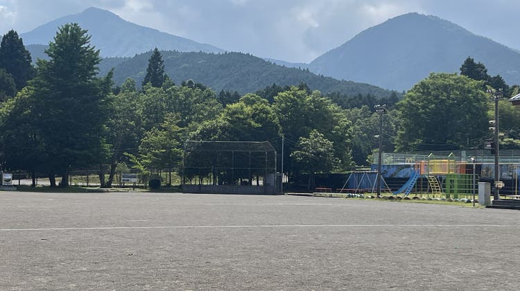 須山小学校グラウンドの写真1