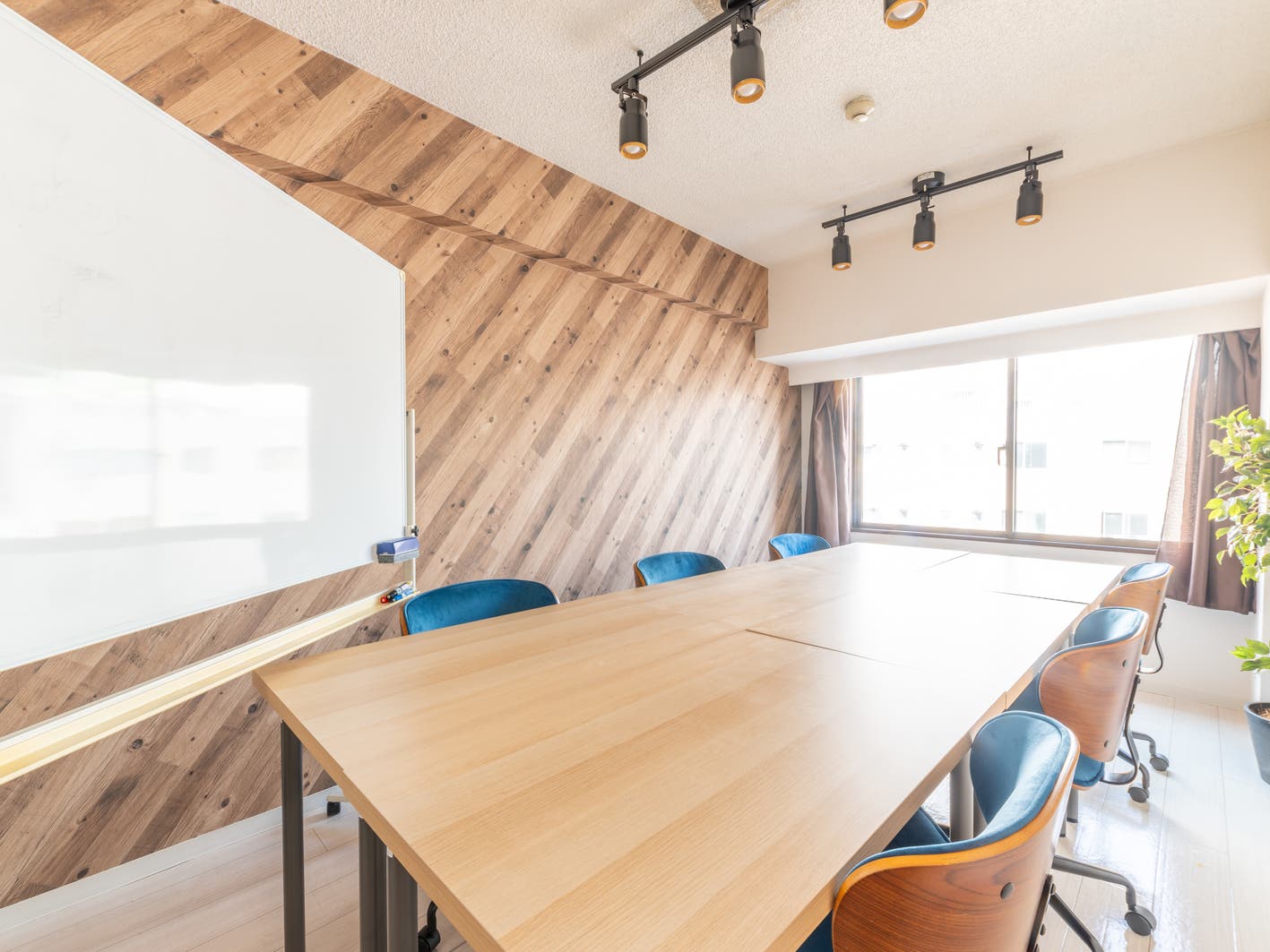 NEXTAKE会議室新大阪の内観