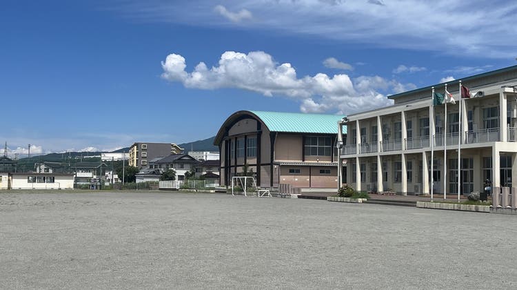 南小学校グラウンドの写真1