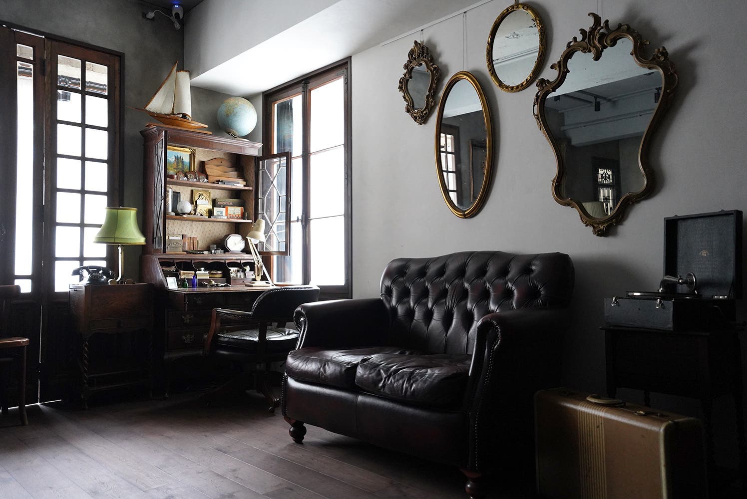 【東京都内23区配送無料】アンティーク　ファブリック　ソファー　スタジオ　撮影 アンティーク撮影スタジオunikk渋谷STUDIO】を予約 (¥9,990