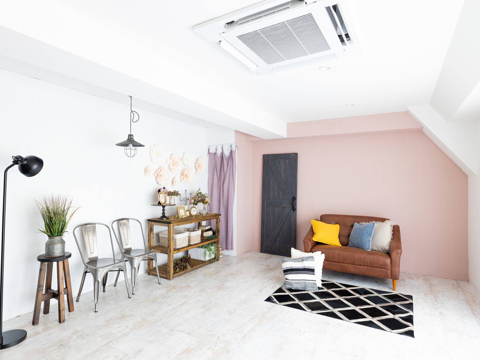 チェリッシュスタジオ 09号館の内観