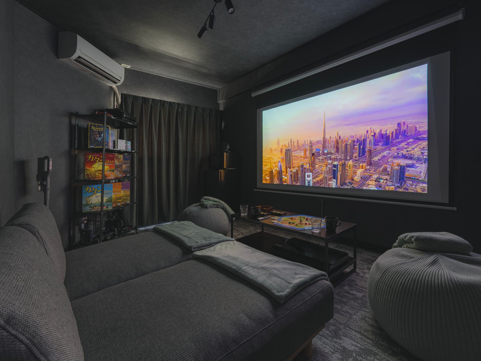 CINEMA岩本町の内観