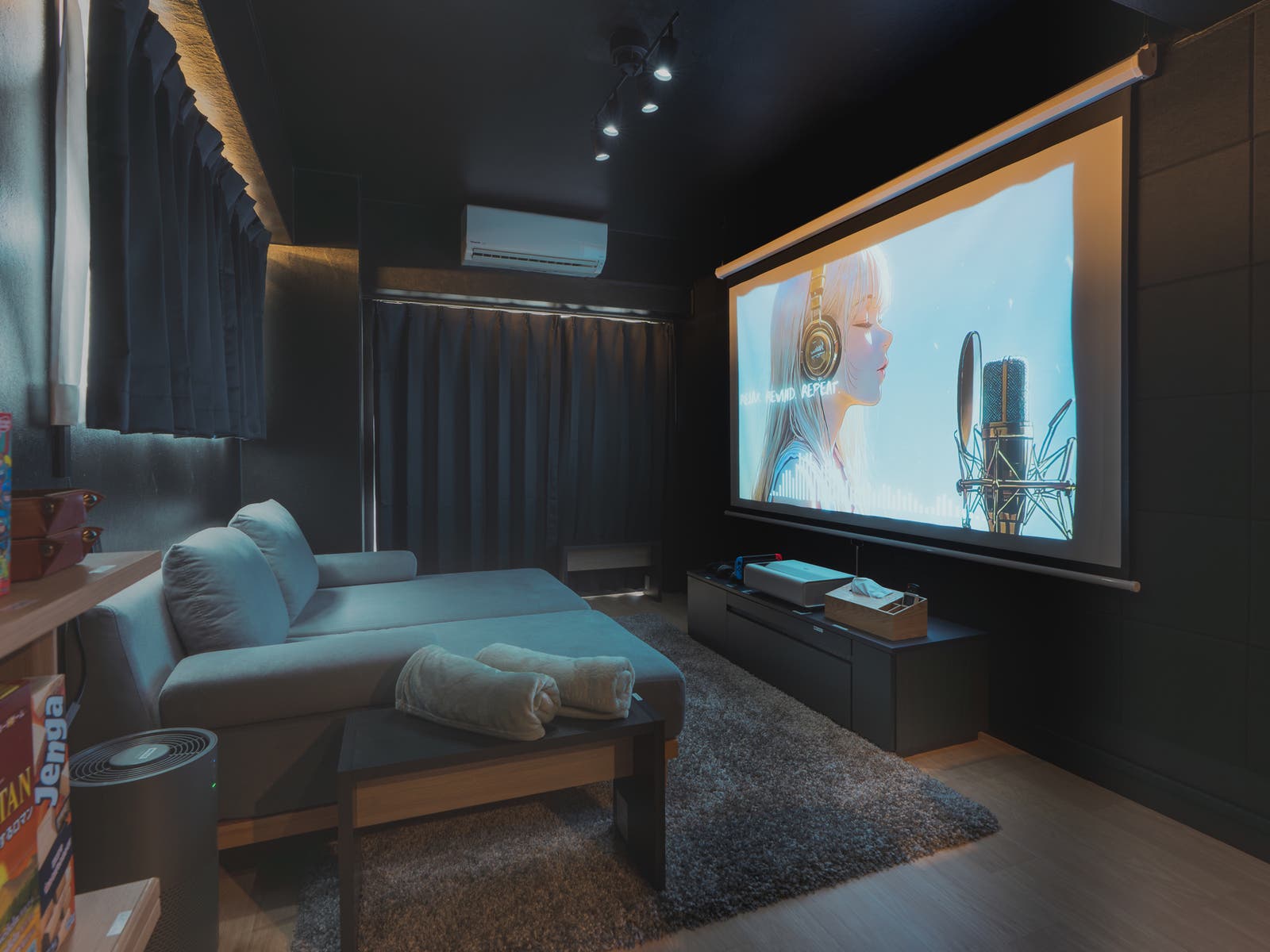 CINEMA新宿御苑前の内観