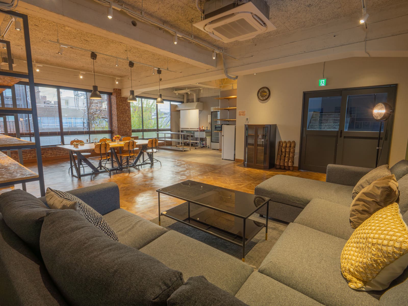 YeYe Lounge名古屋の内観