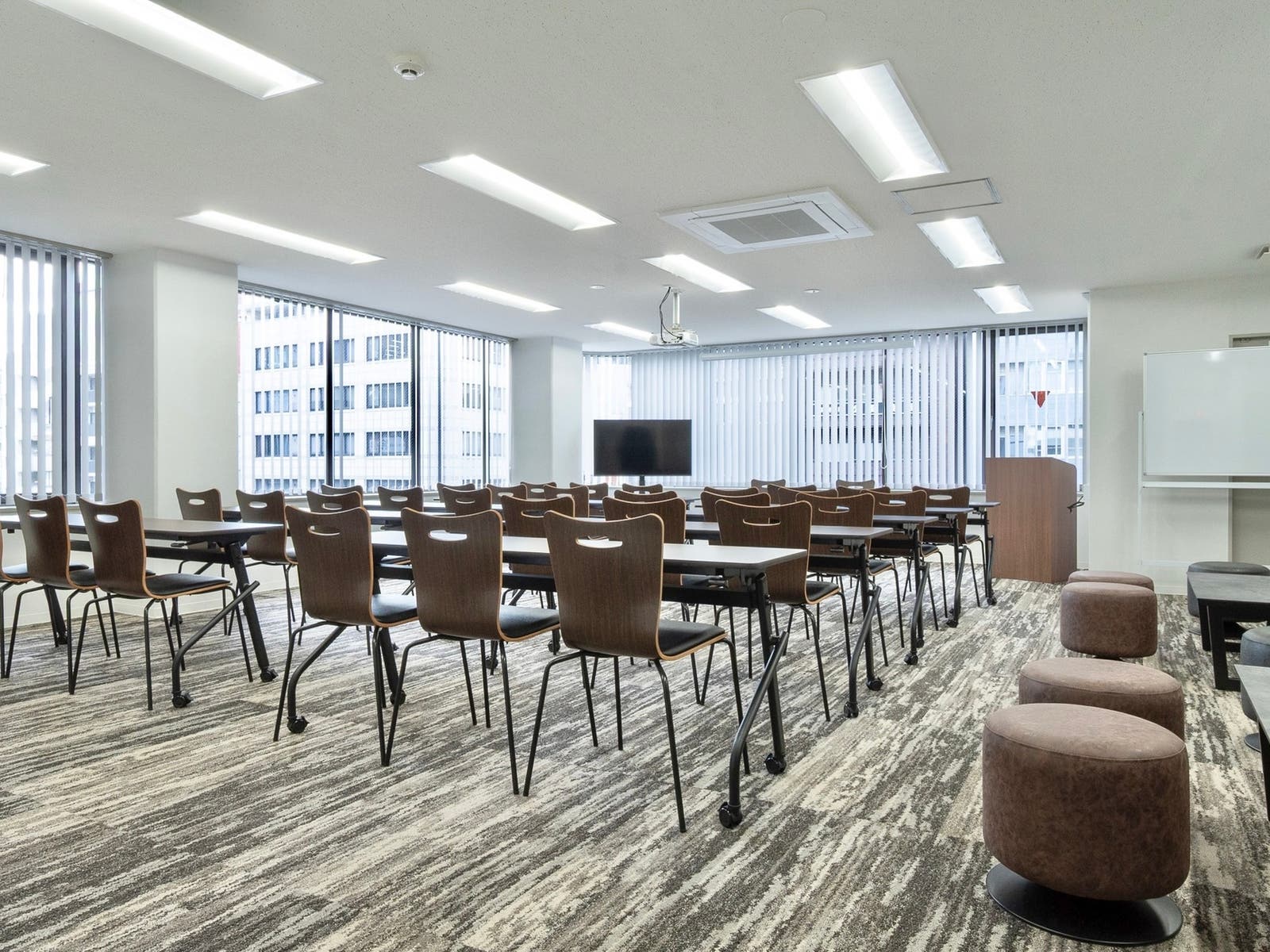 MillionLOUNGE浜松町・大門の内観