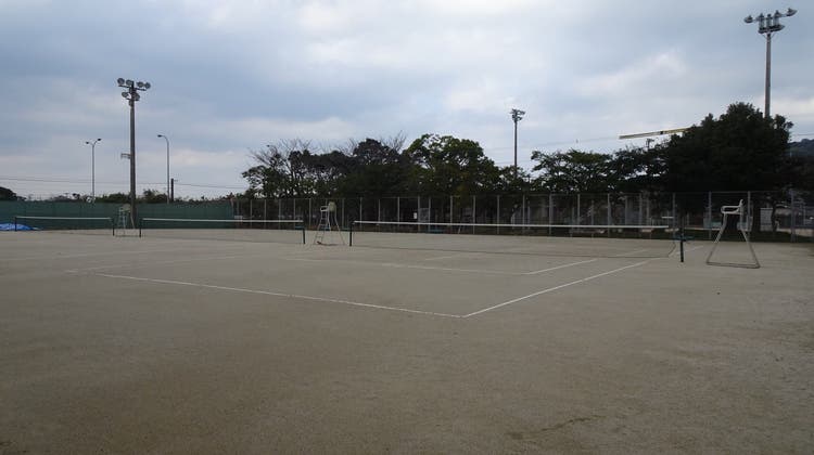 テニスコートの写真1