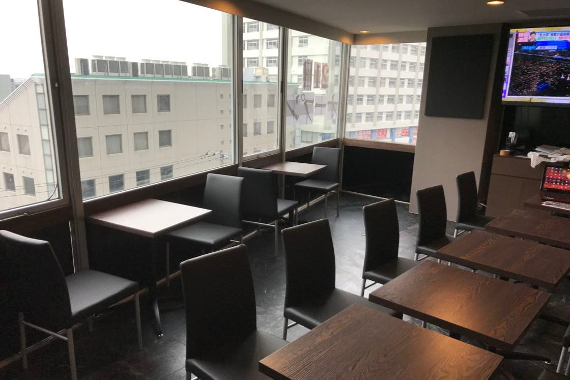 荻窪駅北口徒歩2分 最大25名収容できる日本酒バーのスペースです ご利用中は原価価格で飲食も出来て大変お得です スペースマーケット