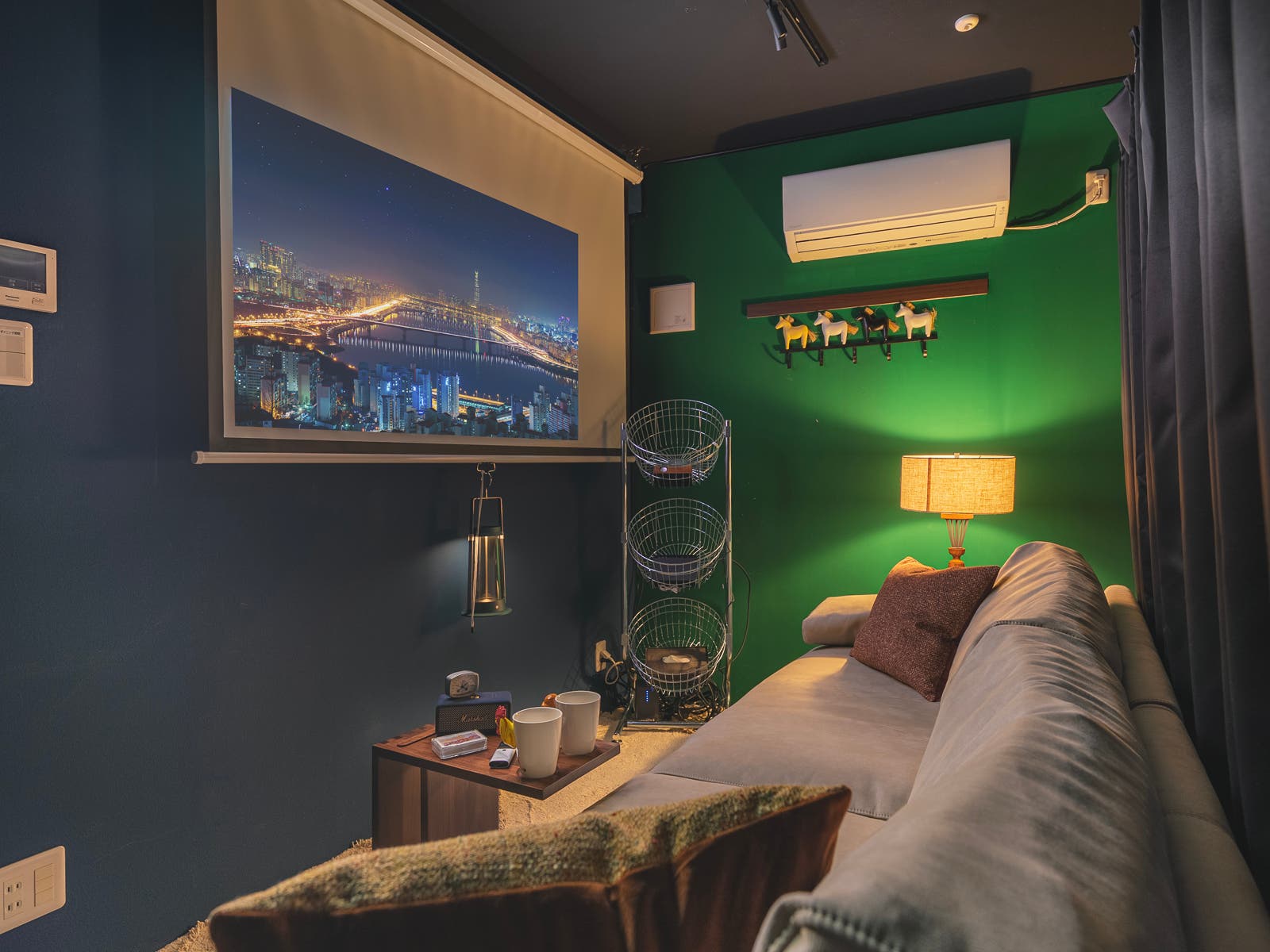 MOLE北千住の内観