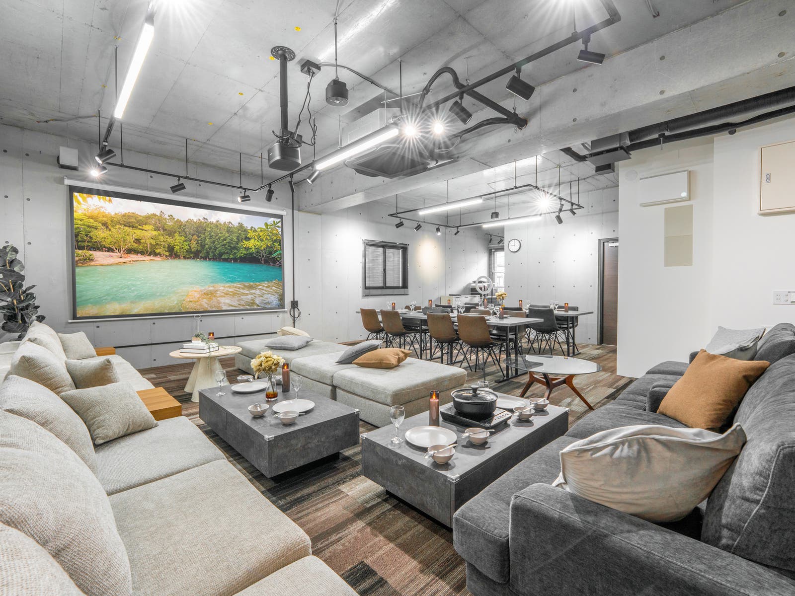 MillionLOUNGE秋葉原の内観