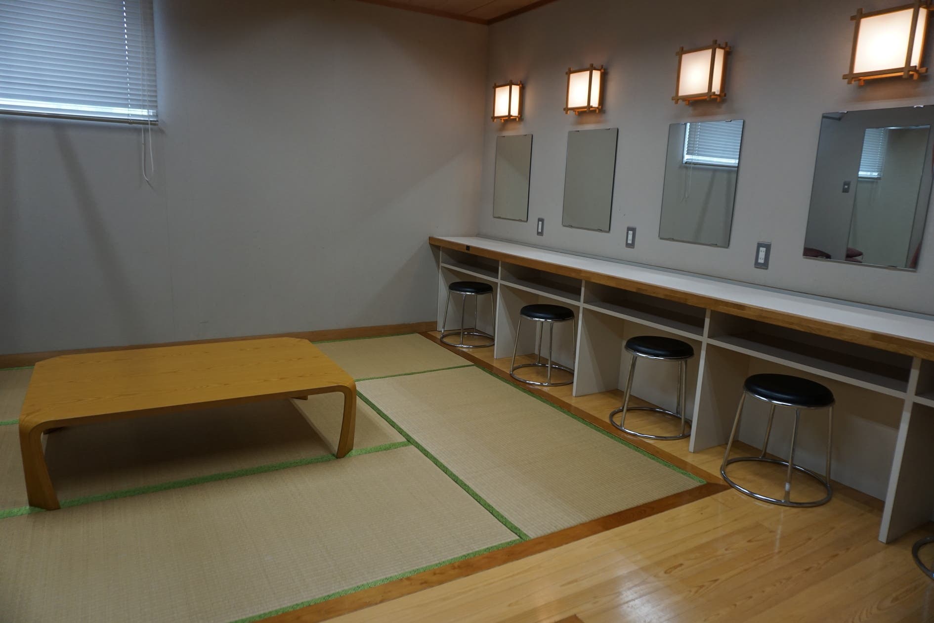 楽屋4（空き状況のみ照会）