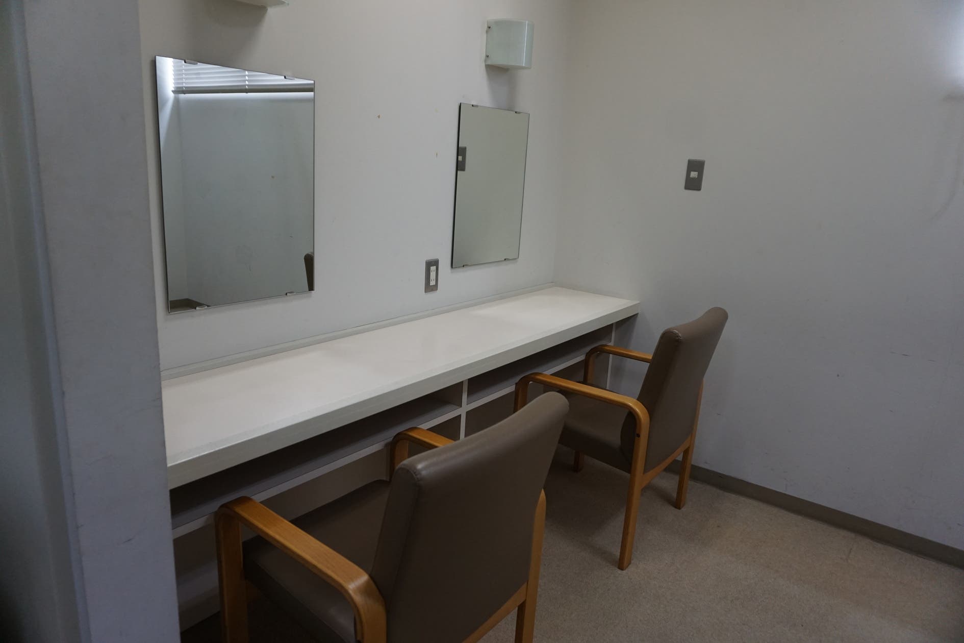 楽屋1（空き状況のみ照会）