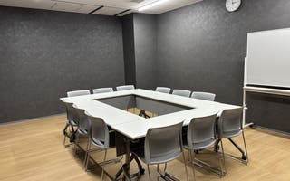 控室(兼会議室)