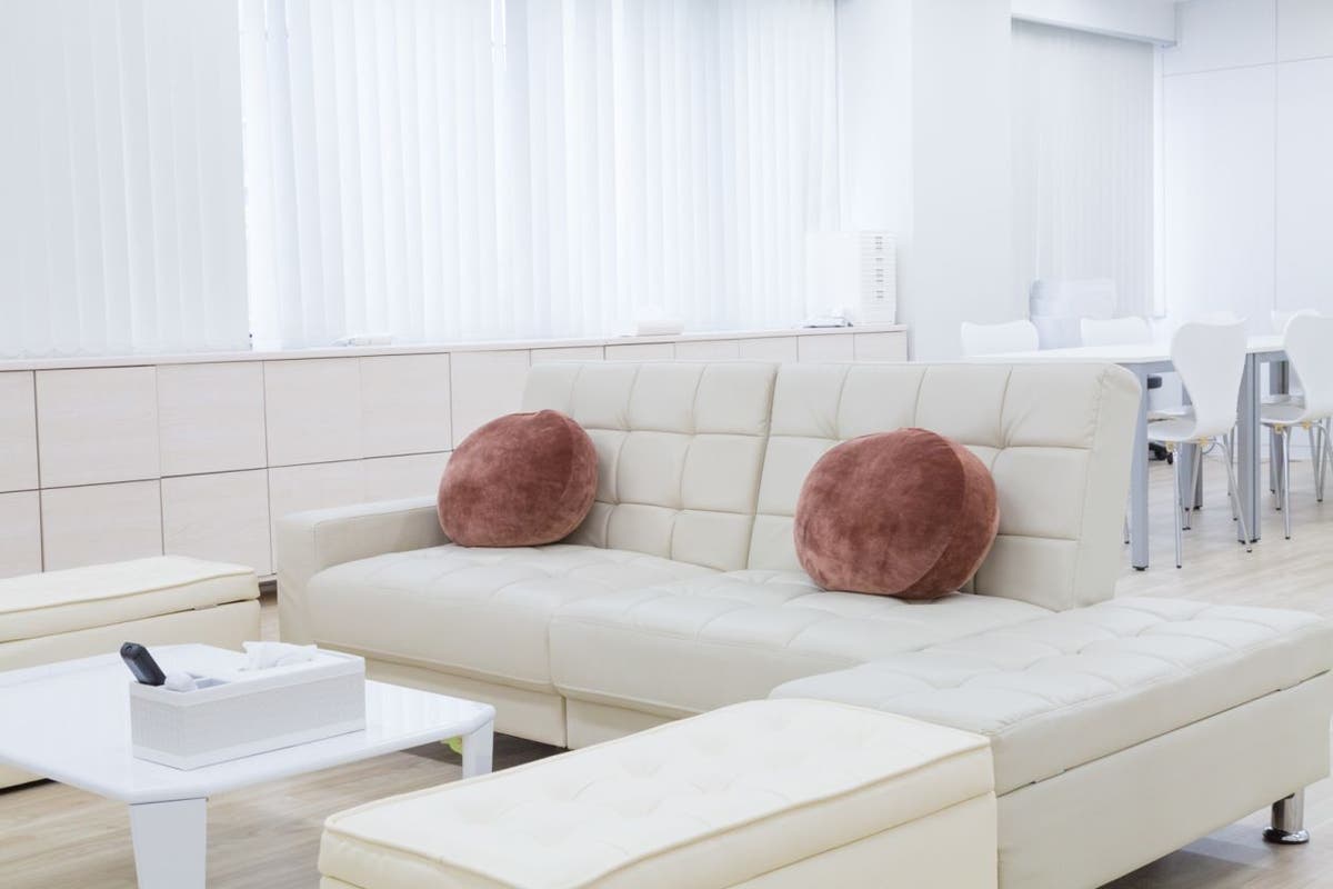 神田 神保町54 窓開け可 白基調 プロ蛍光灯 動画撮影最適 スペース イベント セミナー 会議 無料ボードゲーム スペースマーケット