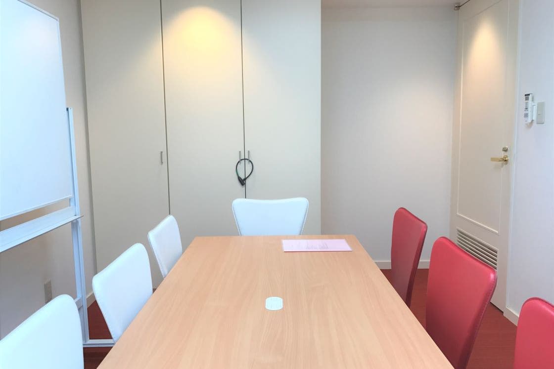 【恵比寿】高級感のある落ち着いたコンパクト空間/中会議室(8人収容)