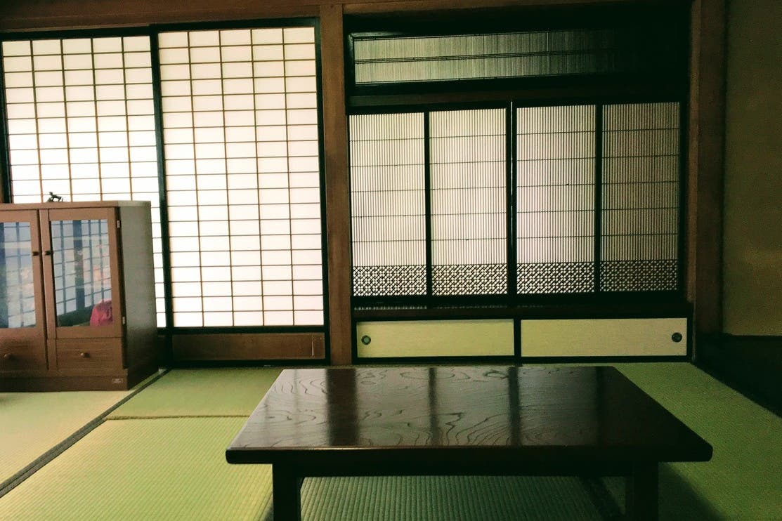 襖を開けると16畳の開放的な空間 高い天井 欄間と障子の織りなす純和風スタイル スペースマーケット