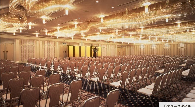 利休 3階 流線型のシャンデリアが 壮麗な雰囲気を醸し出します の評価とレビュー スペースマーケット 利休 3階 流線型のシャンデリアが 壮麗な雰囲気を醸し出します の評価とレビュー スペースマーケット