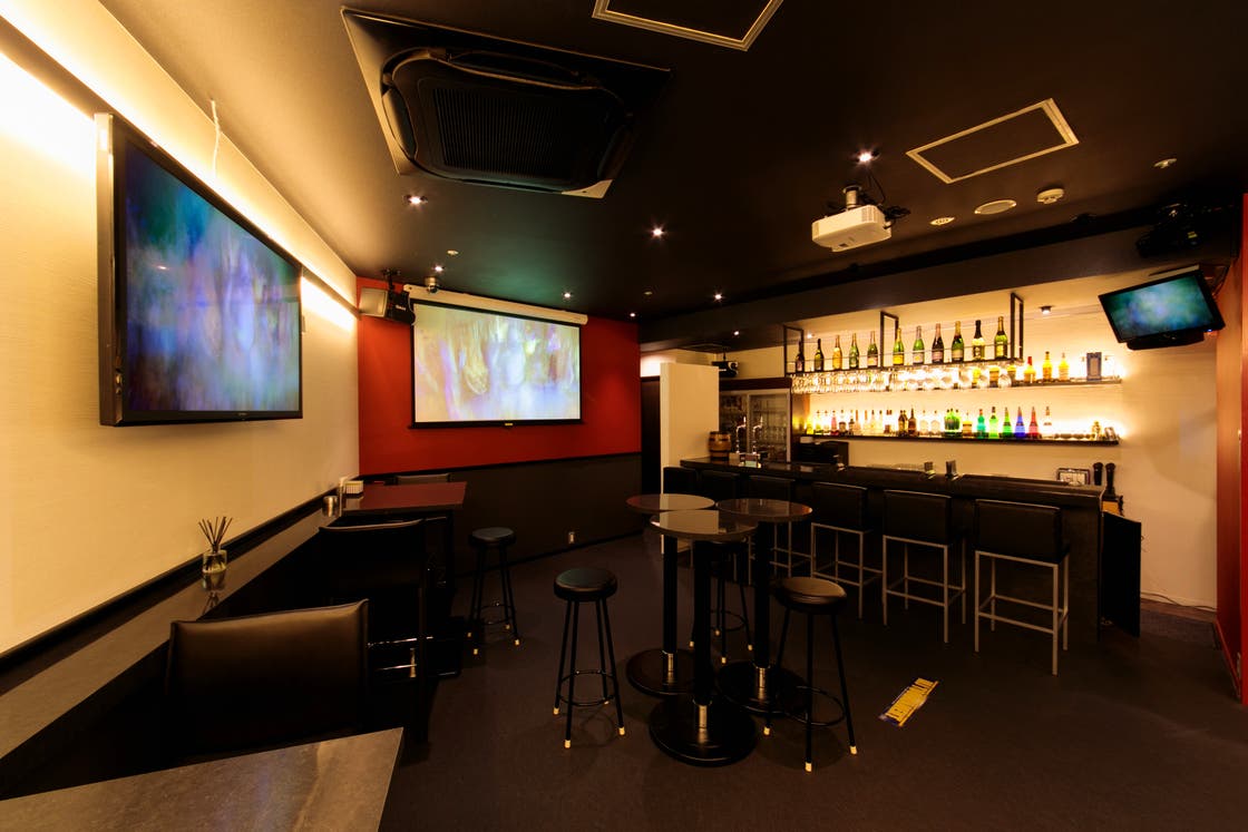 新宿駅東口3分 貸し切りbar 各種パーティー 2次会 飲み放題 カラオケ無料 ダーツ スタンディング クリスマス スペースマーケット