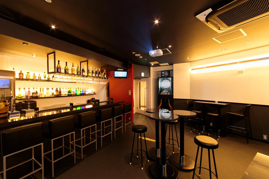 新宿駅東口3分 貸し切りbar 各種パーティー 2次会 飲み放題 カラオケ無料 ダーツ スタンディング クリスマス スペースマーケット