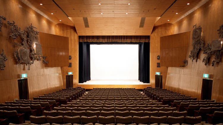 紀伊國屋ホール 新宿駅から徒歩5分 新劇の 紀伊國屋ホール 新宿駅から徒歩5分 新劇の